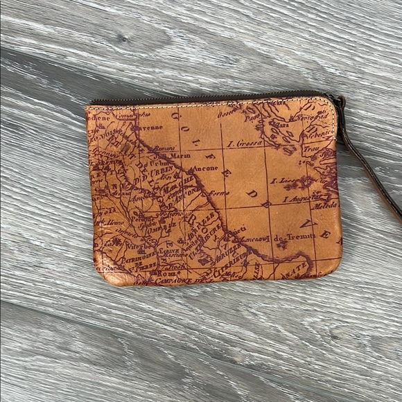 Patricia Nash Brown Map Print Wristlet - Picture 2 of 6